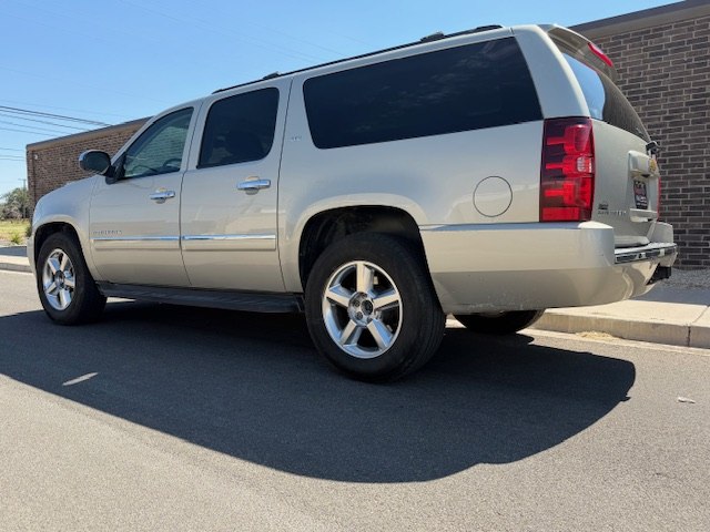 Photo 3 of this CHEVROLET SUBURBAN
