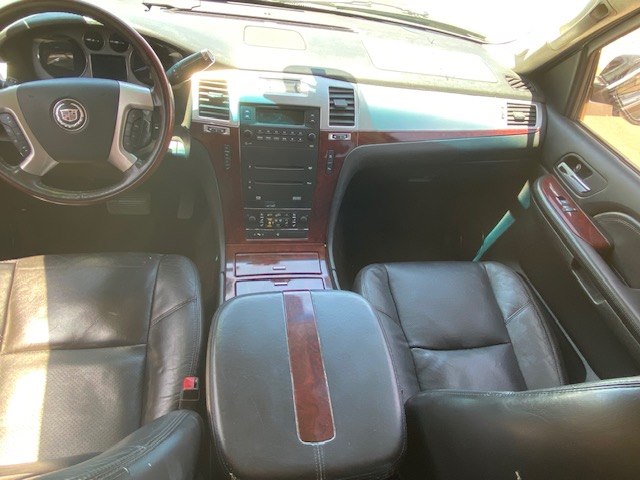 Photo 10 of this CADILLAC ESCALADE ESV
