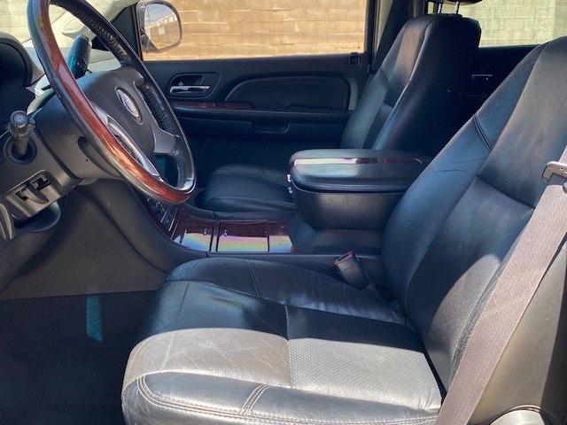Photo 7 of this CADILLAC ESCALADE ESV