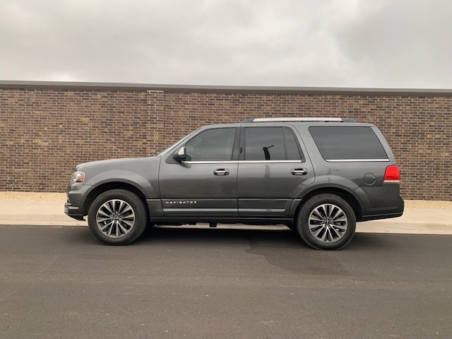 Photo 2 of this LINCOLN NAVIGATOR