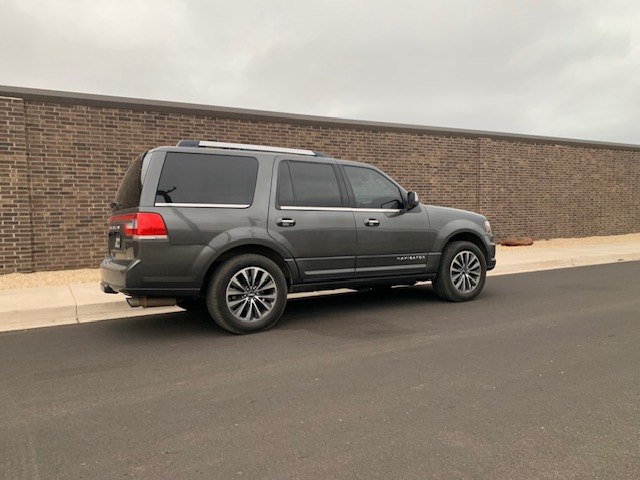 Photo 6 of this LINCOLN NAVIGATOR