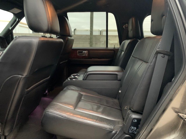 Photo 8 of this LINCOLN NAVIGATOR