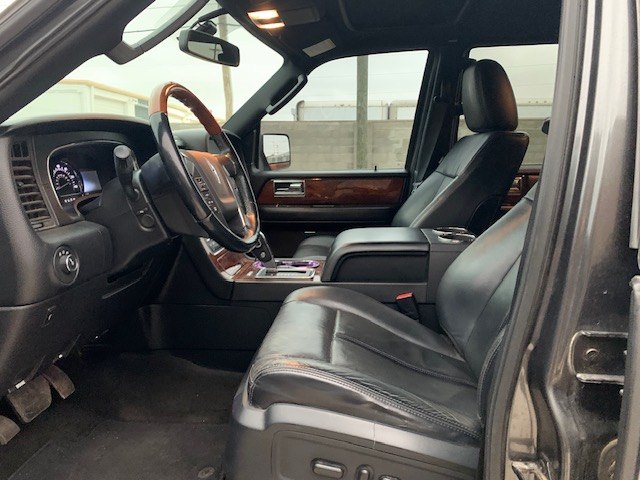 Photo 7 of this LINCOLN NAVIGATOR
