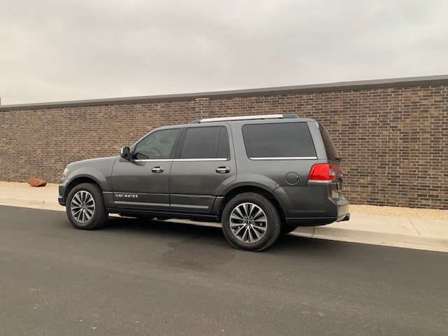 Photo 3 of this LINCOLN NAVIGATOR