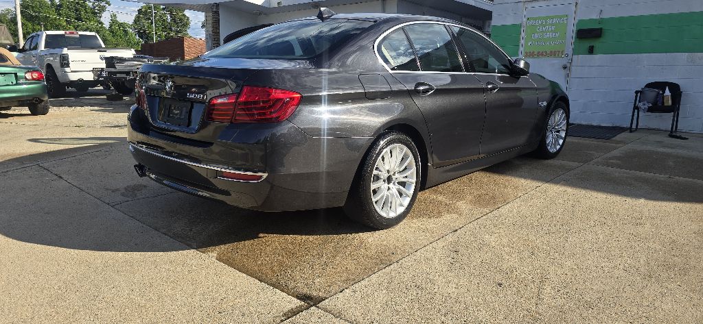 Photo 3 of this BMW 528