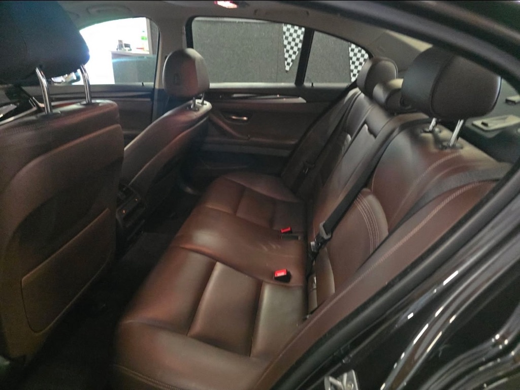 Photo 11 of this BMW 528