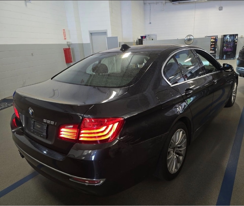 Photo 8 of this BMW 528