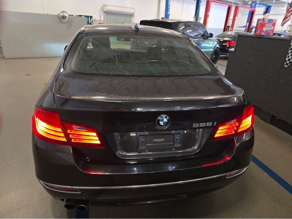 Photo 9 of this BMW 528