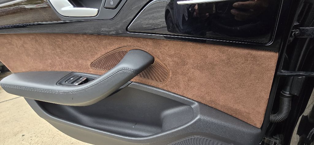 Photo 18 of this AUDI A8