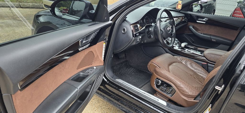 Photo 6 of this AUDI A8