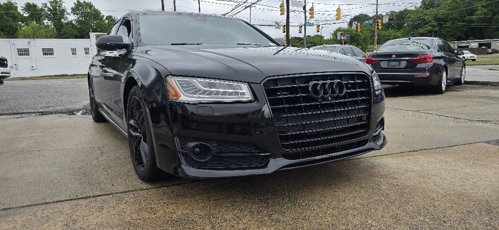 Photo 4 of this AUDI A8