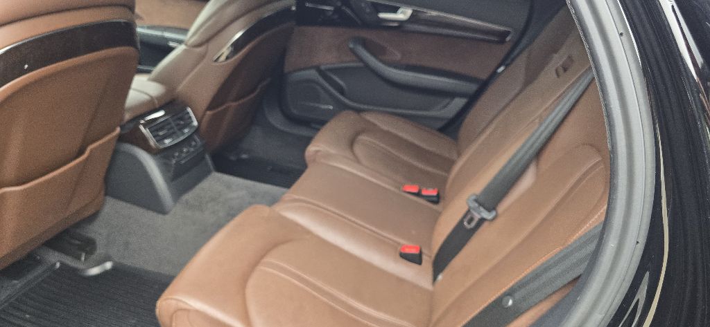 Photo 8 of this AUDI A8