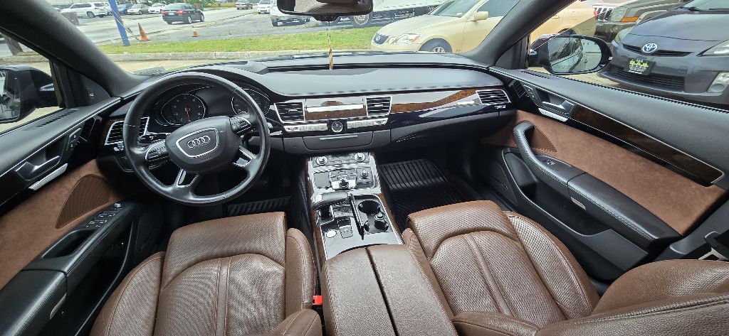 Photo 16 of this AUDI A8