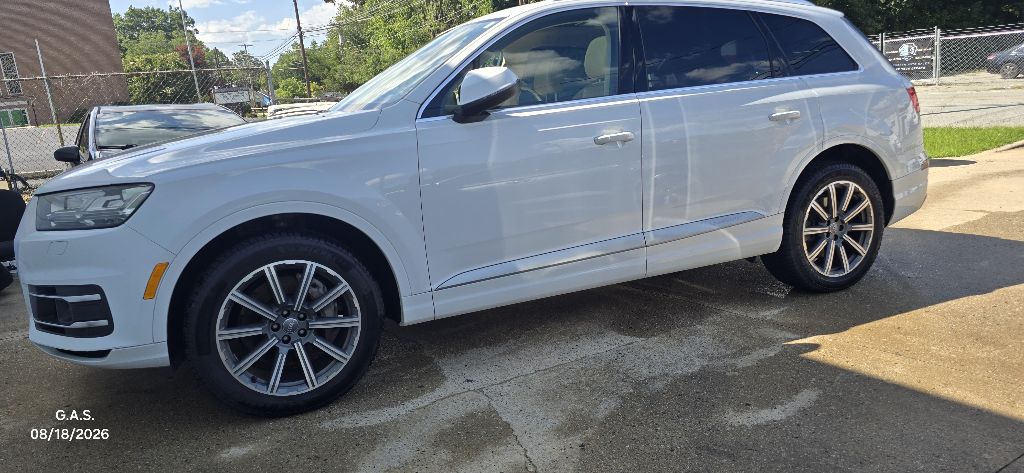 Photo 2 of this AUDI Q7