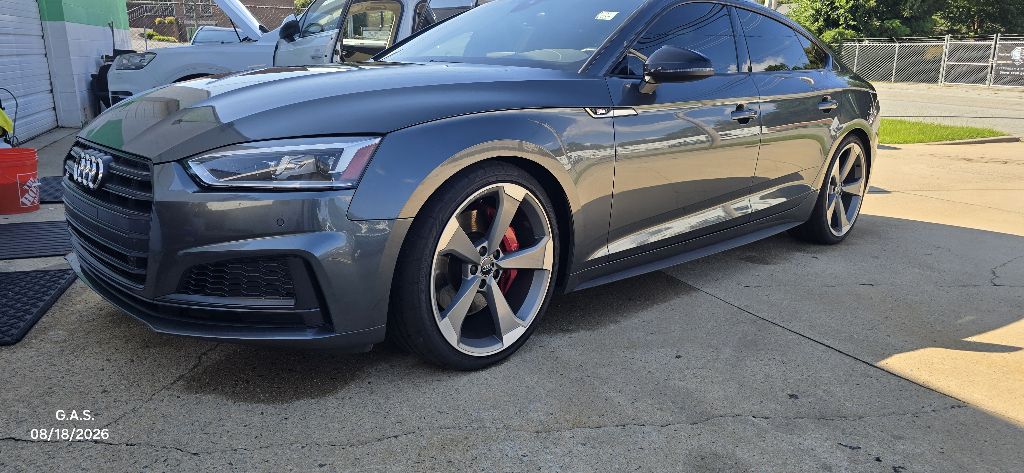 Photo 3 of this AUDI S5