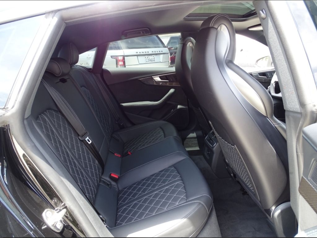 Photo 15 of this AUDI S5