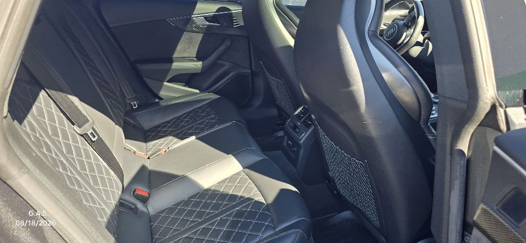 Photo 12 of this AUDI S5