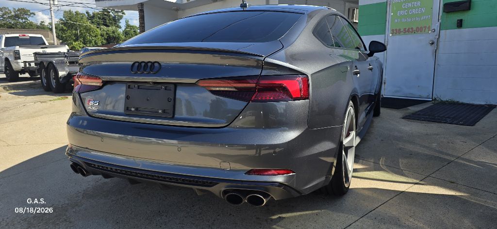 Photo 8 of this AUDI S5