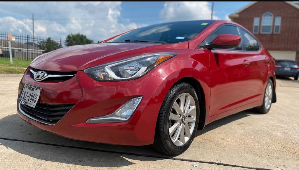 Photo 2 of this HYUNDAI ELANTRA