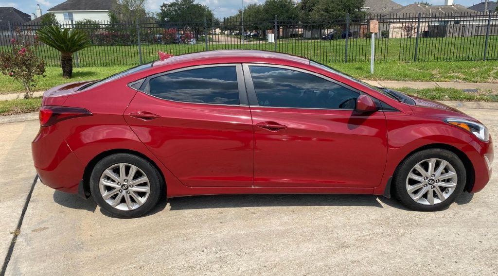 Photo 3 of this HYUNDAI ELANTRA