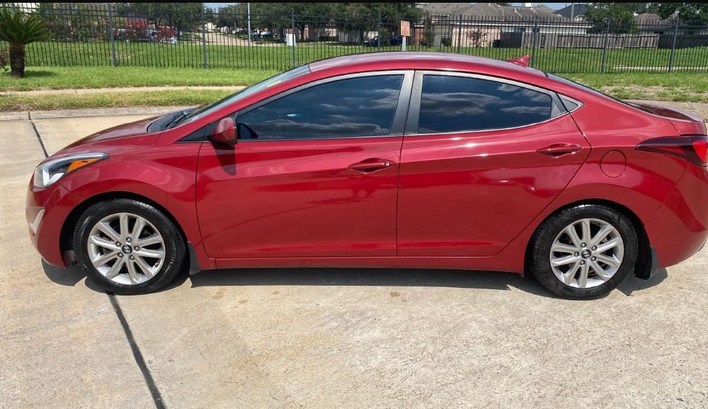 Photo 7 of this HYUNDAI ELANTRA