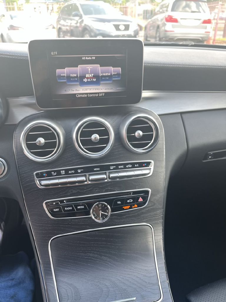 Photo 12 of this MERCEDES-BENZ C-CLASS