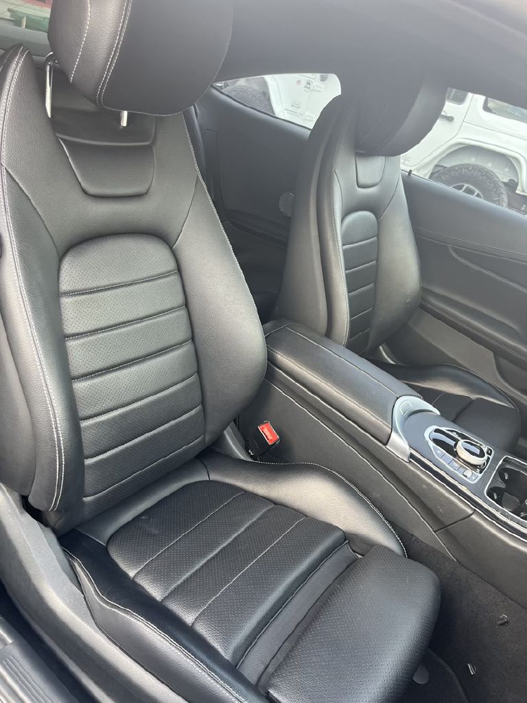 Photo 14 of this MERCEDES-BENZ C-CLASS
