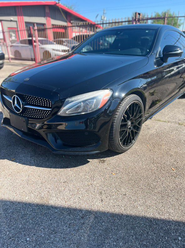 Photo 3 of this MERCEDES-BENZ C-CLASS
