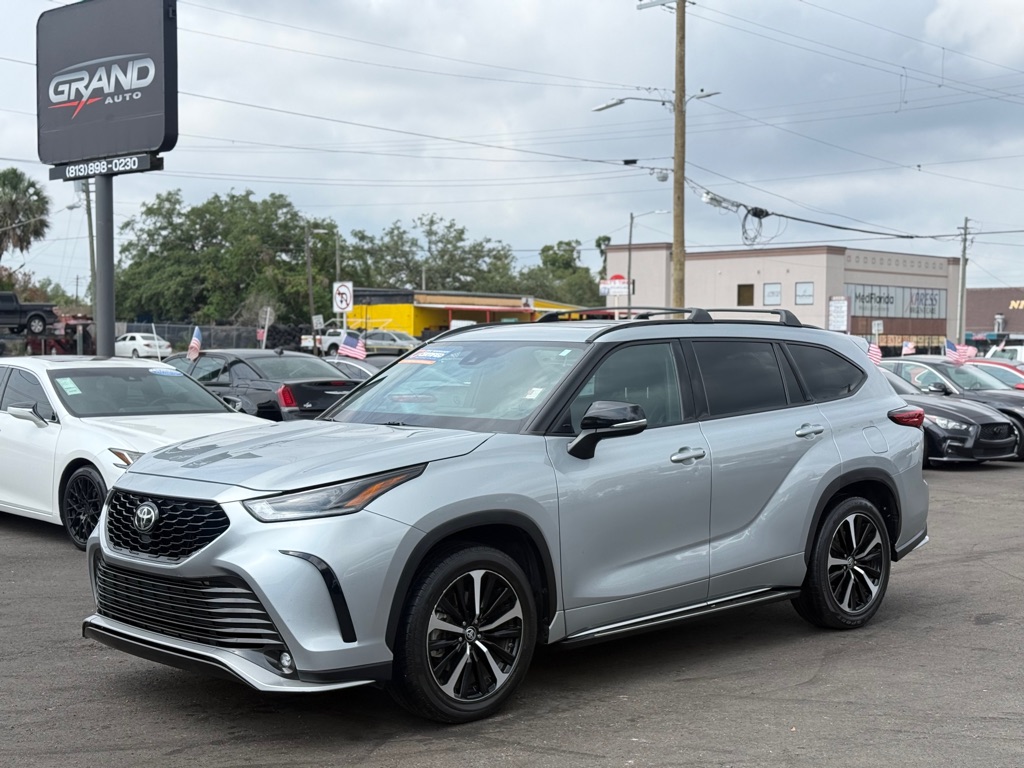 Silver 2021 Toyota Highlander SUV / Crossover Front-Wheel Drive Automatic