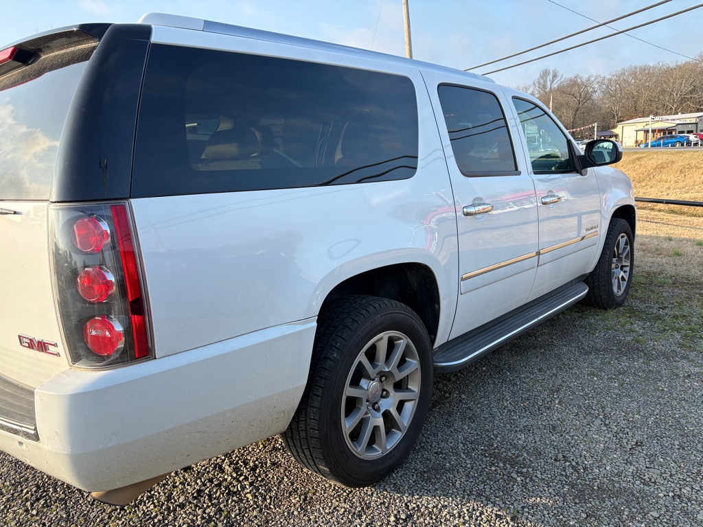 Photo 3 of this GMC YUKON XL