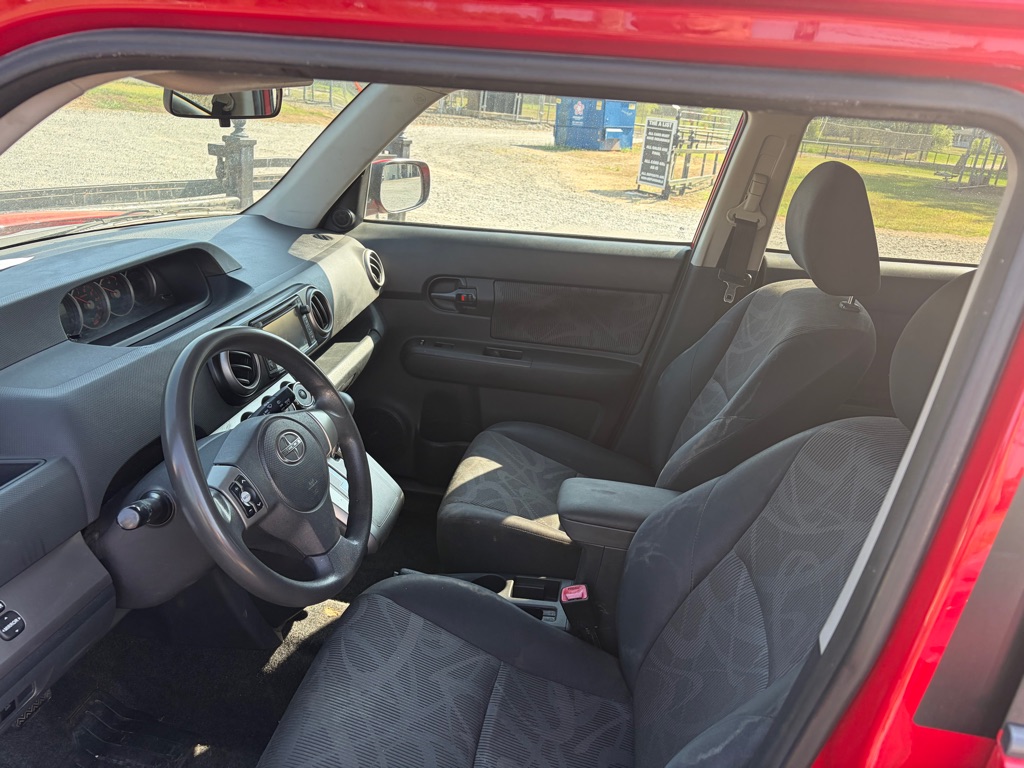 Photo 3 of this SCION XB