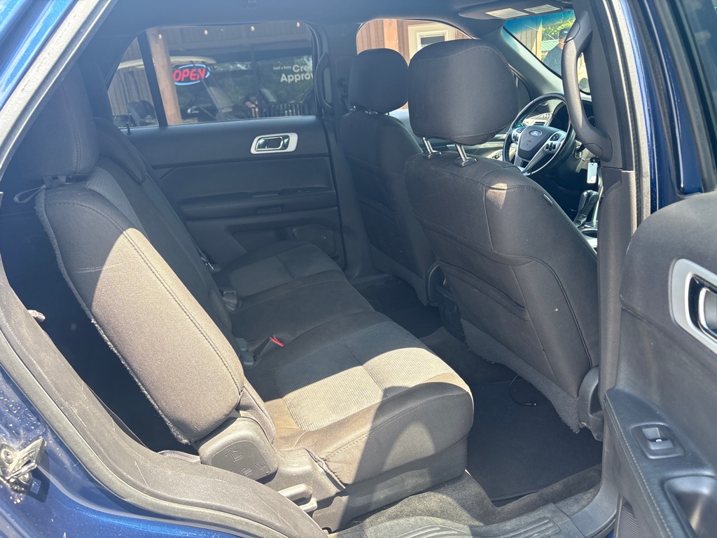 Photo 4 of this FORD EXPLORER