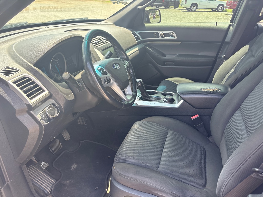 Photo 6 of this FORD EXPLORER