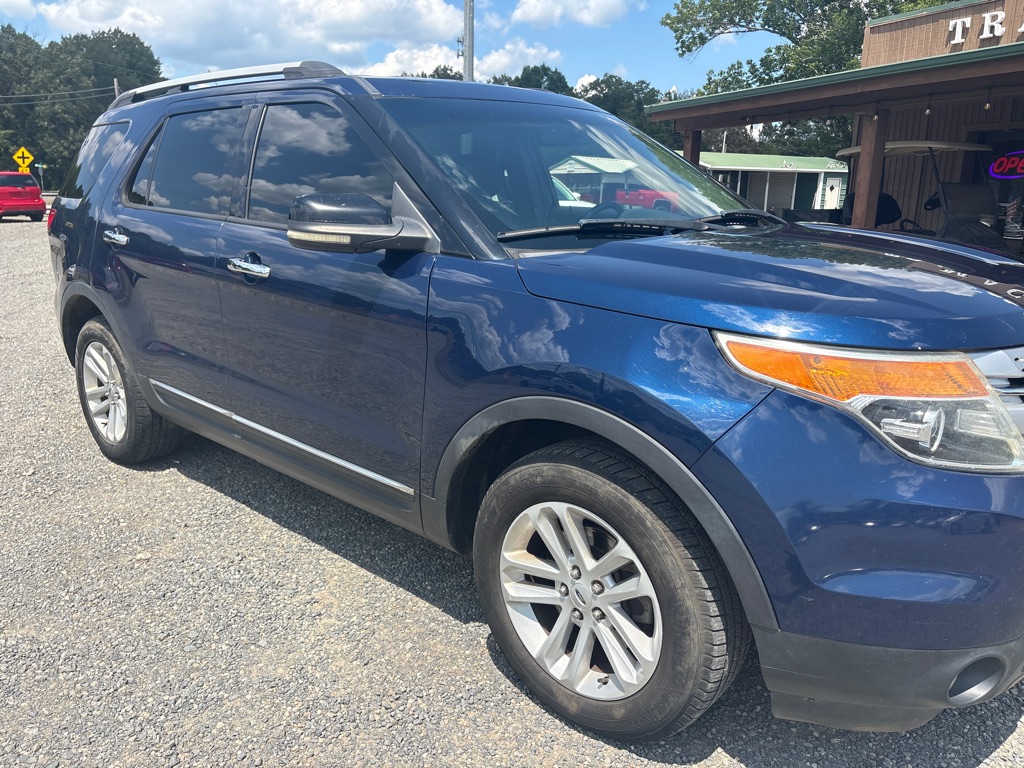 Photo 3 of this FORD EXPLORER
