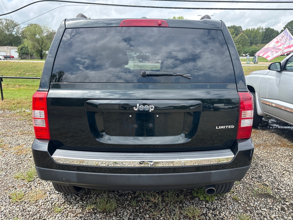 Photo 2 of this JEEP PATRIOT