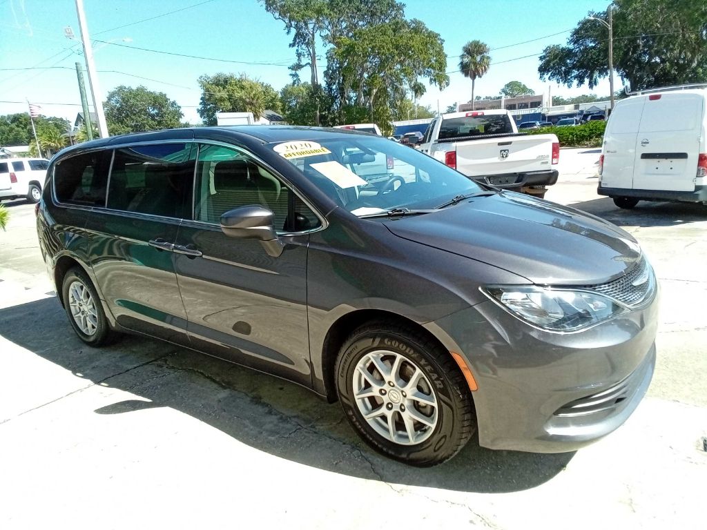 Photo 9 of this CHRYSLER VOYAGER