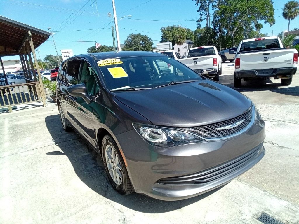 Photo 8 of this CHRYSLER VOYAGER