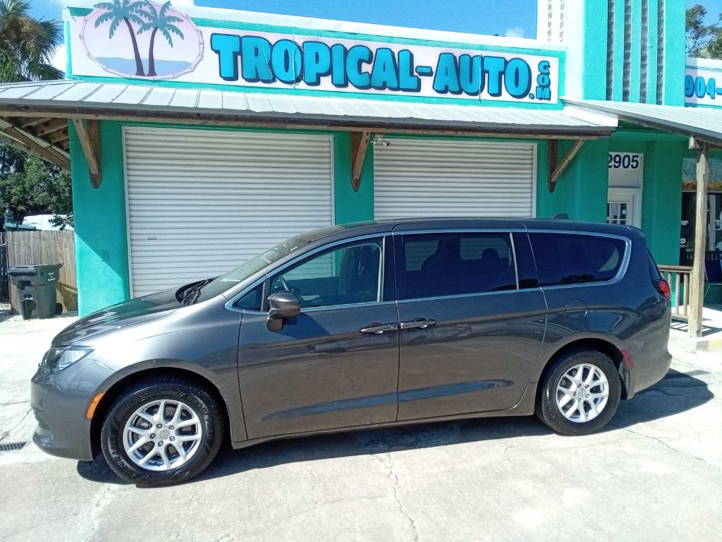 Photo 3 of this CHRYSLER VOYAGER
