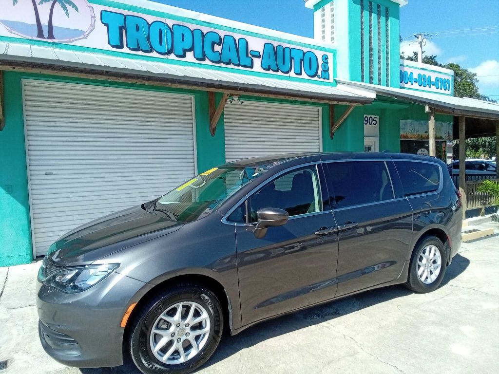 2020 CHRYSLER VOYAGER