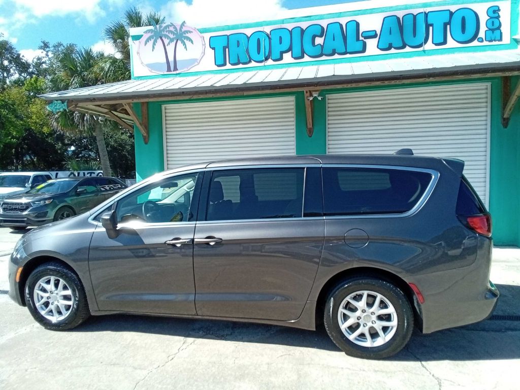 Photo 5 of this CHRYSLER VOYAGER
