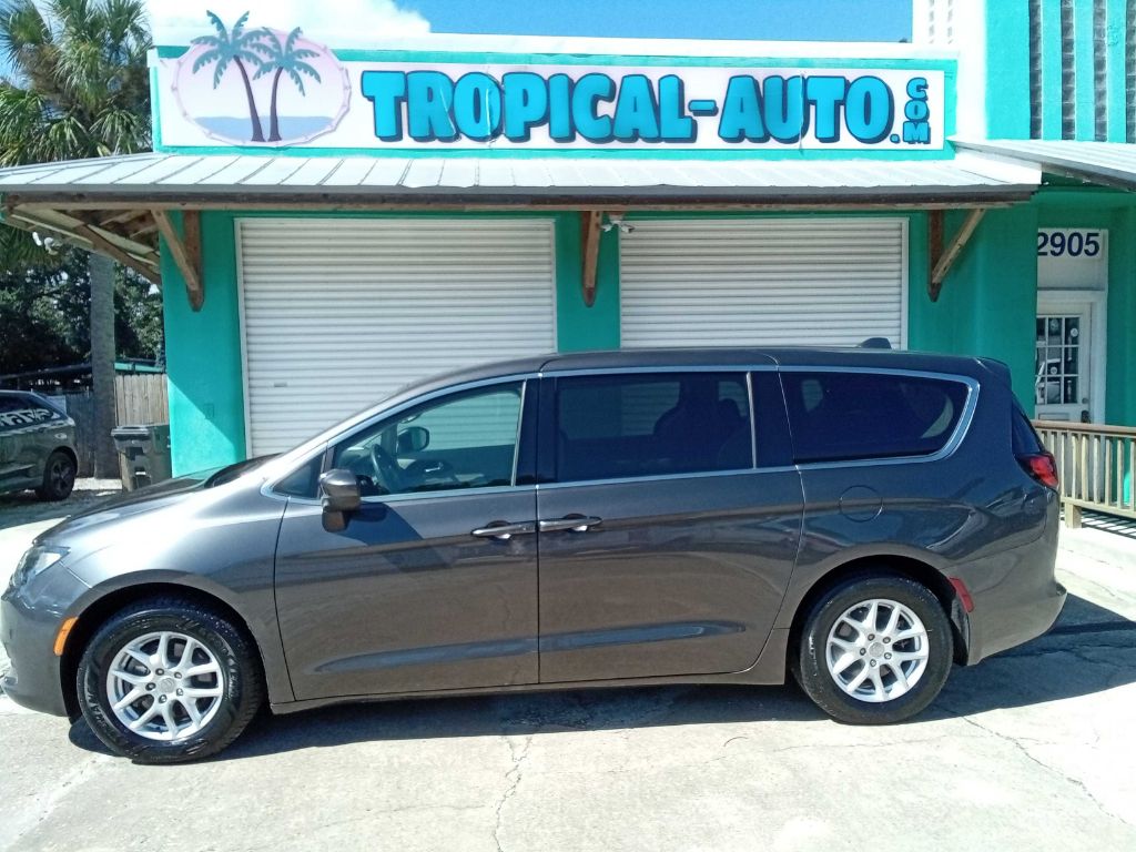 Photo 4 of this CHRYSLER VOYAGER