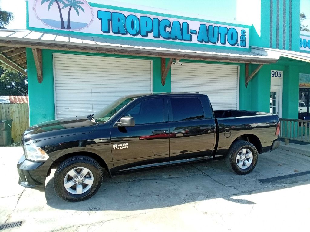 Photo 3 of this RAM 1500 CREW