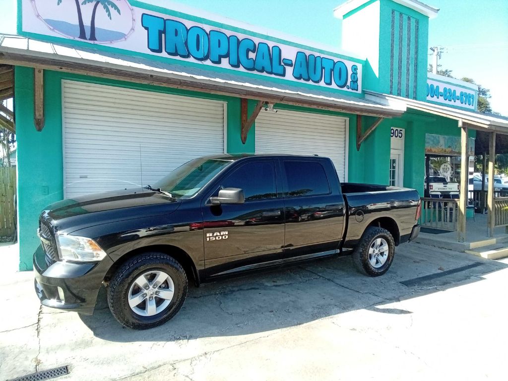 Photo 2 of this RAM 1500 CREW