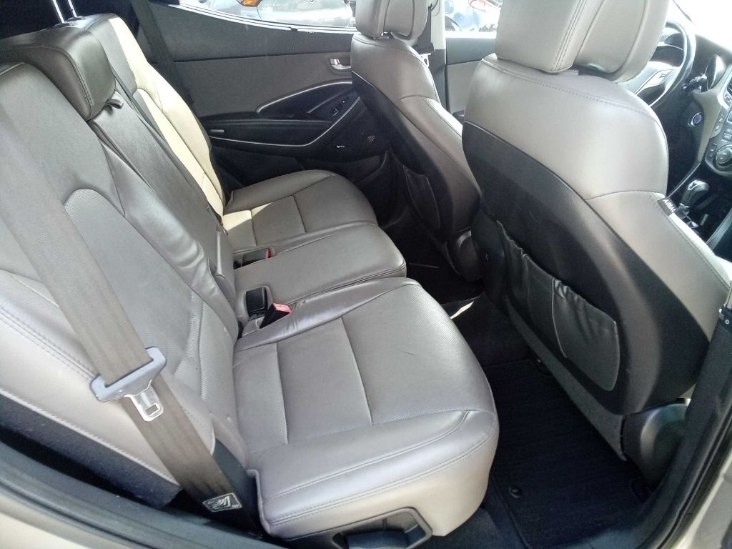 Photo 18 of this HYUNDAI SANTA FE SPORT