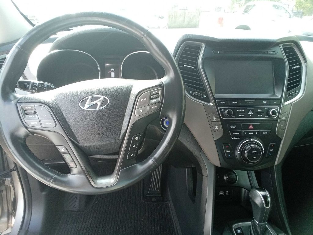 Photo 15 of this HYUNDAI SANTA FE SPORT