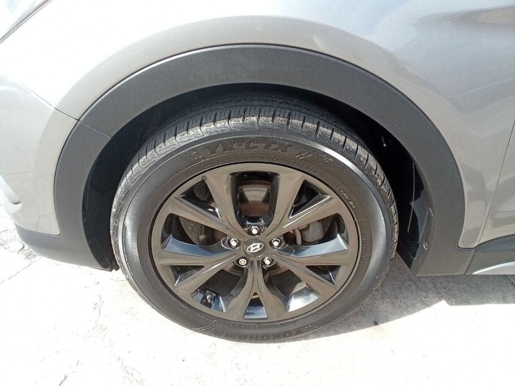Photo 20 of this HYUNDAI SANTA FE SPORT