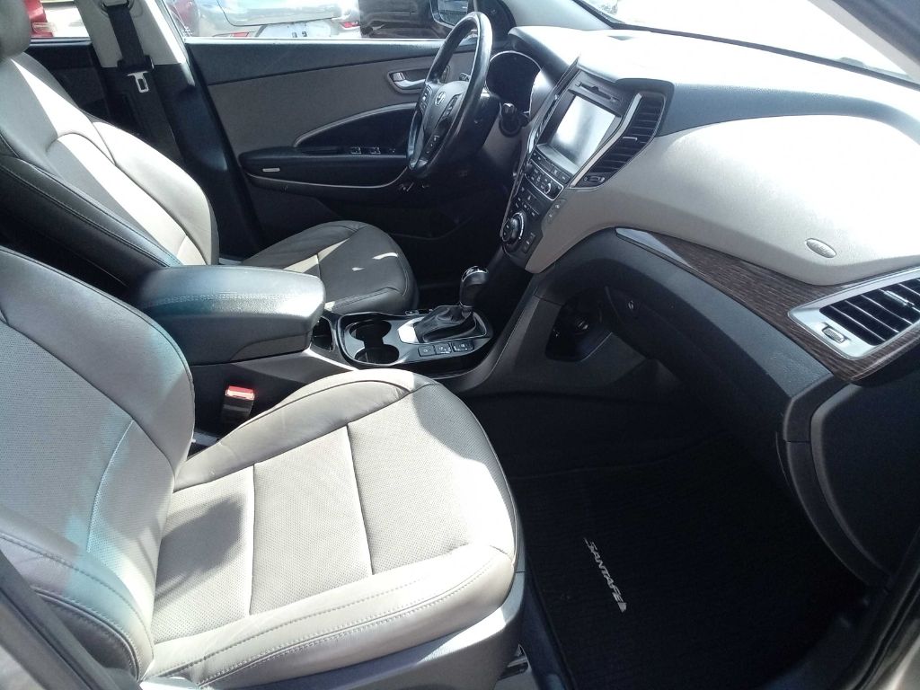 Photo 17 of this HYUNDAI SANTA FE SPORT