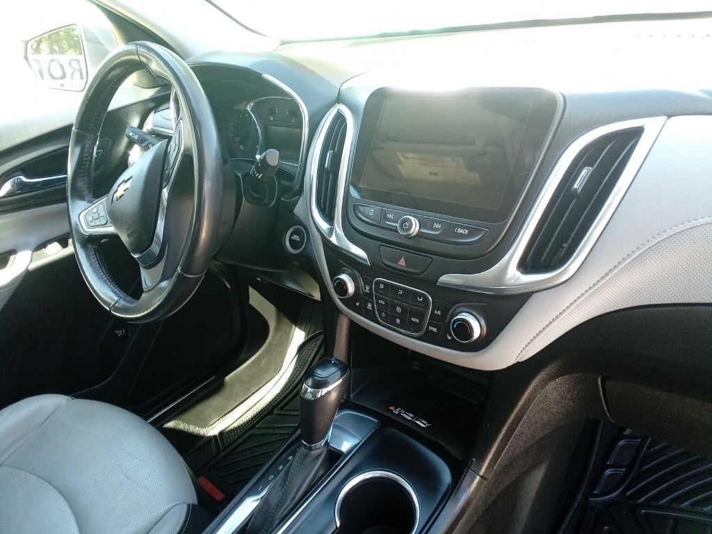 Photo 21 of this CHEVROLET EQUINOX