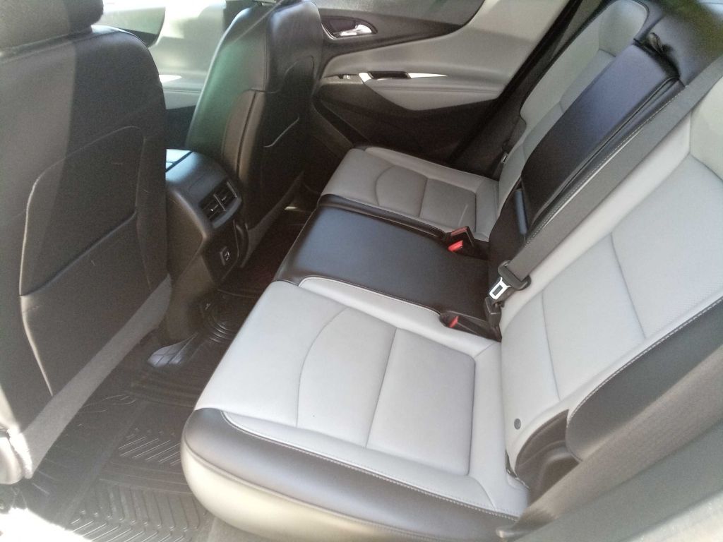 Photo 19 of this CHEVROLET EQUINOX