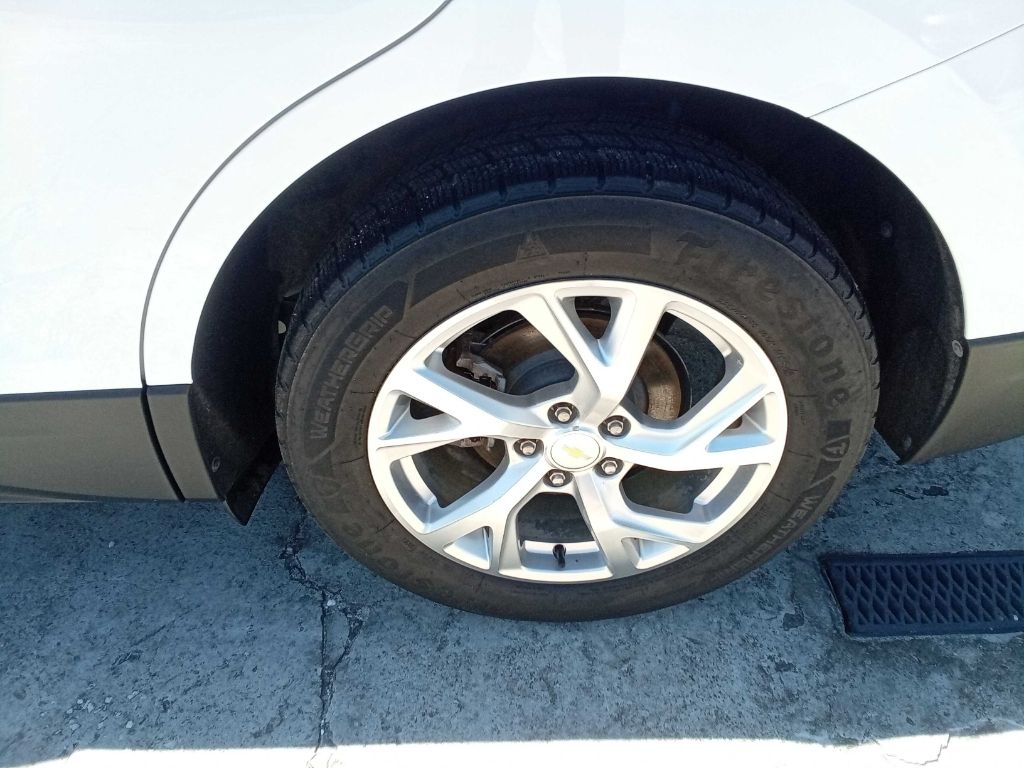 Photo 16 of this CHEVROLET EQUINOX
